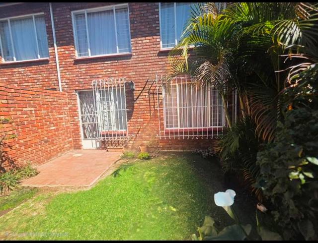 2 BEDROOM TOWNHOUSE FOR SALE IN FREEWAY PARK